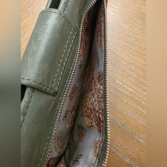 Hobo Danette Green Hide Leather Wallet - Picture 4 of 6